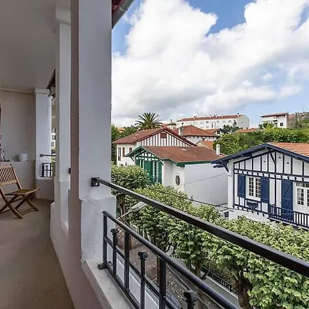 Exceptionnel 3 Pieces Art Deco En Dernier Etage Avec Garage Prive Centre Апартаменты *
