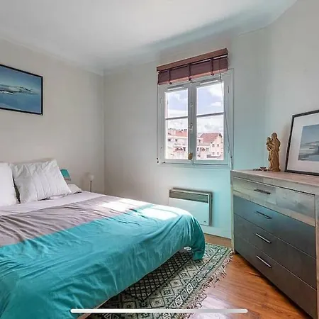 Exceptionnel 3 Pieces Art Deco En Dernier Etage Avec Garage Prive Centre Апартаменты