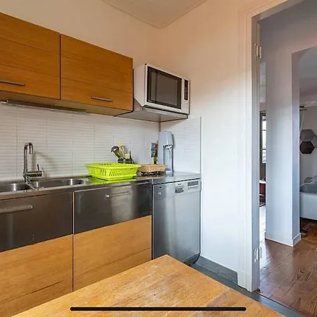 Exceptionnel 3 Pieces Art Deco En Dernier Etage Avec Garage Prive Centre Биарриц