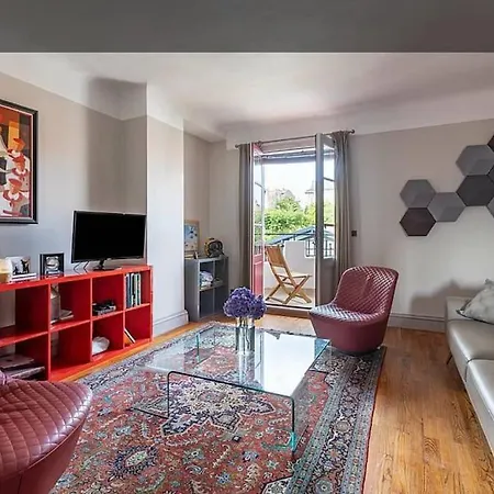 Exceptionnel 3 Pieces Art Deco En Dernier Etage Avec Garage Prive Centre *