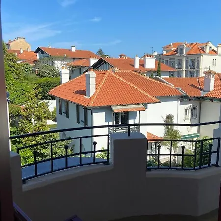 Apartman Exceptionnel 3 Pieces Art Deco En Dernier Etage Avec Garage Prive Centre