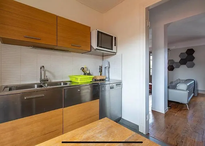 Exceptionnel 3 Pièces Art Déco En Dernier étage Avec Garage Privé Centre Biarriz