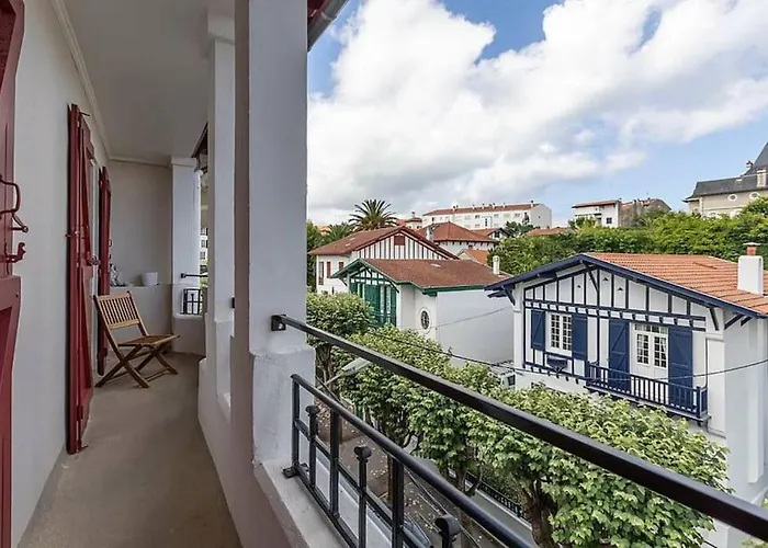 Exceptionnel 3 Pieces Art Deco En Dernier Etage Avec Garage Prive Centre Apartment *